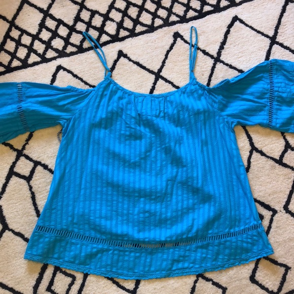 NWT Sloane Rouge cold shoulder bell sleeve top - Picture 10 of 10